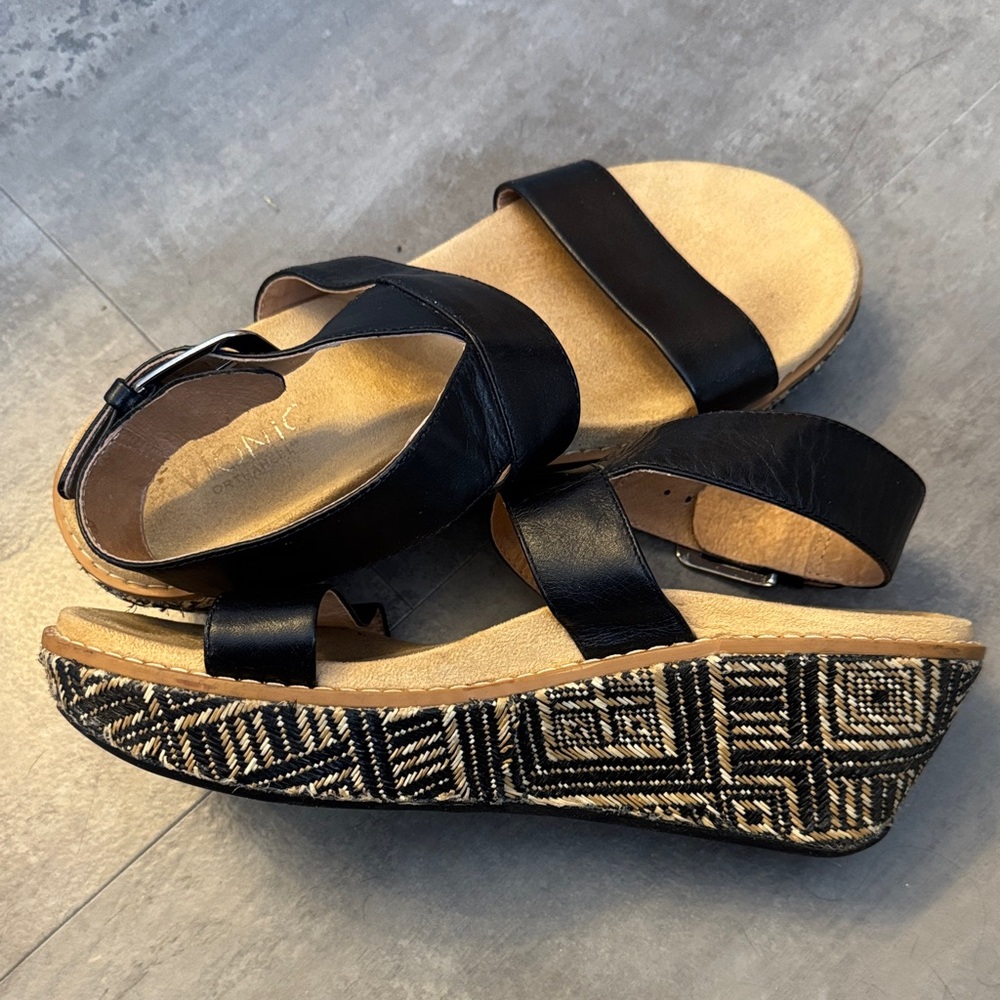 Vionic Black and Tan Platform Wedge Sandals